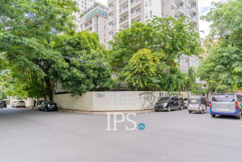 600 Sqm Corner Commercial Space For Rent - BKK1