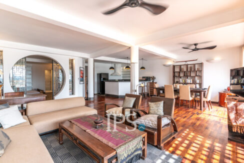 Renovated 3 Bedroom Apartment For Rent - Riverside