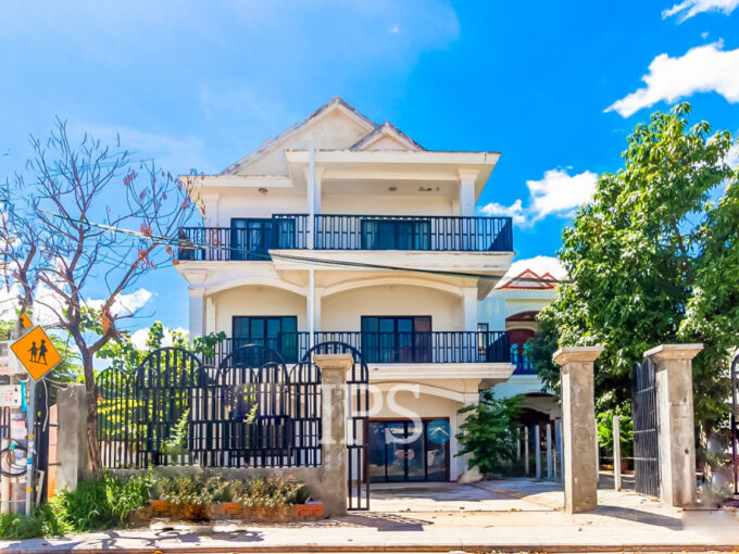 16 Bedroom Guesthouse For Rent - Svay Dangkum
