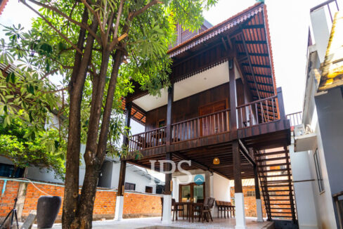 1 Bedroom Wooden House For Rent - Sala Kamreuk