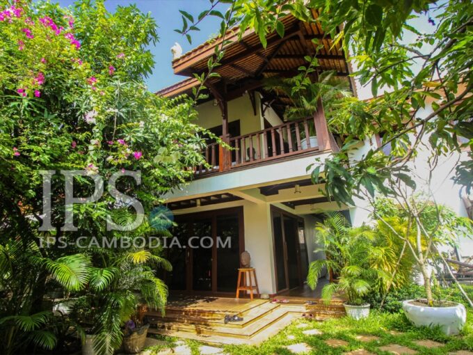 6 Bedroom Wooden Villa For Sale - Slor Kram