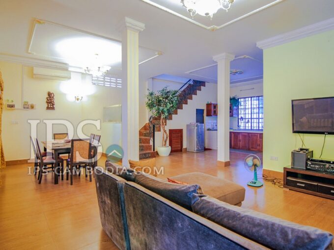 Four Bedroom Villa For Sale in Teuk Thla