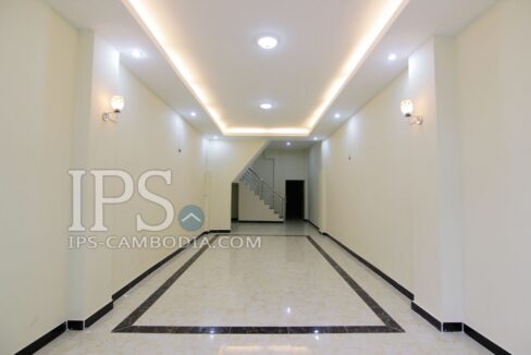 Townhouse for Sale in Daun Penh - Five Bedrooms