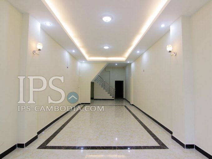 Townhouse for Sale in Daun Penh - Five Bedrooms
