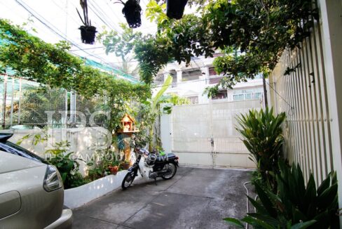 1612011131ffaaa7-ips-apartment-for-rent-in-phnom-penh-one-in-daun-penh-1458552954-MG9976