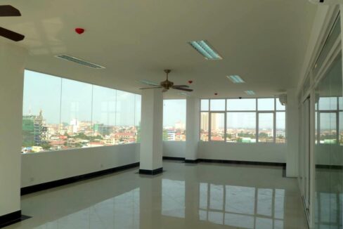 1705111901560329-10-P1100792copy-1BedroomApartmentinToulTomPoung