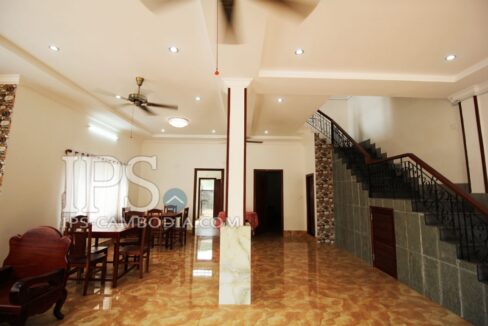 1705112103df0060-ips-five-attractive-bedrooms-villa-behind-night-market-1461749207-IMG9888