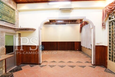 1705112109014a45-ips-townhouse-for-rent-in-toul-tumpung-three-bedrooms-1458964163-MG0367