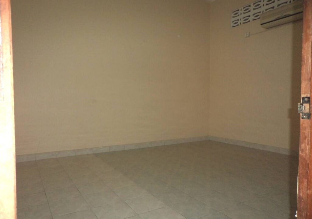 17051205085e8f58-10-DSC05796-4BedroomTownhouseinBKK3